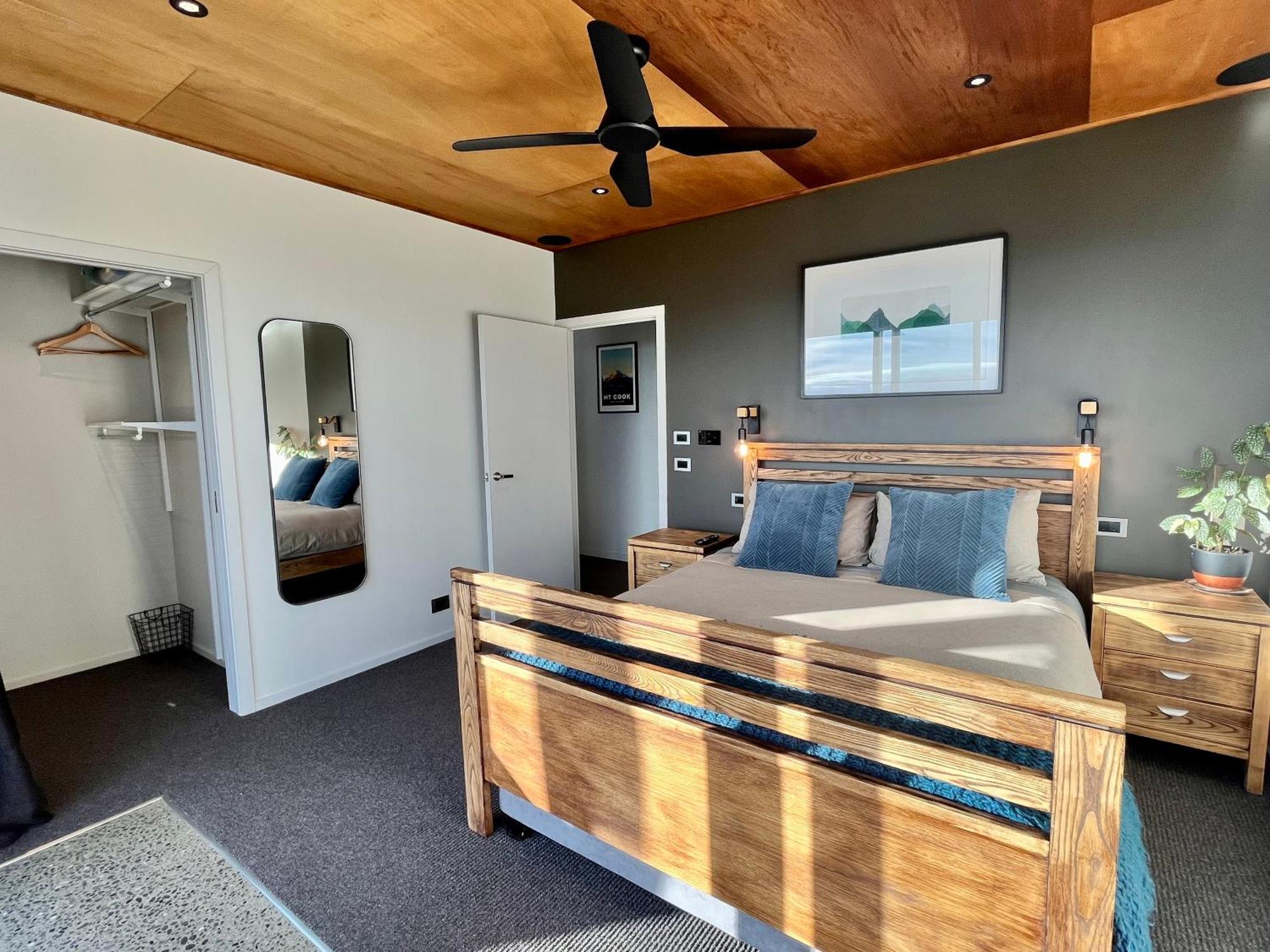 Вілла Fiordland Eco-Retreat -- Panoramic Views -- Hot Tub Те-Анау Екстер'єр фото