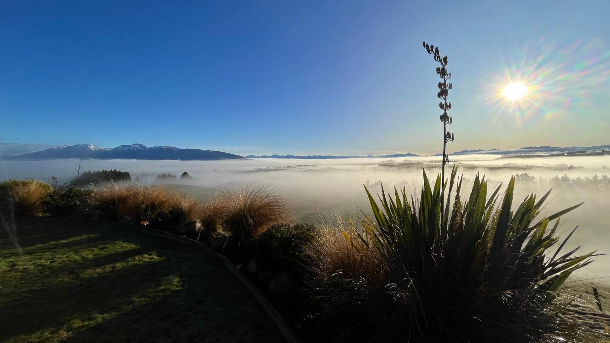 Вілла Fiordland Eco-Retreat -- Panoramic Views -- Hot Tub Те-Анау Екстер'єр фото